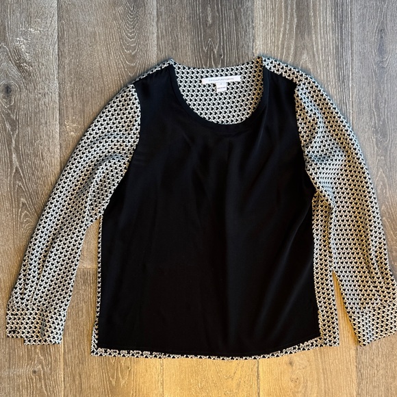 Diane Von Furstenberg Tops - Diane Von Furstenberg Heart Print 100% Silk Blouse size 2 hearts SL0313